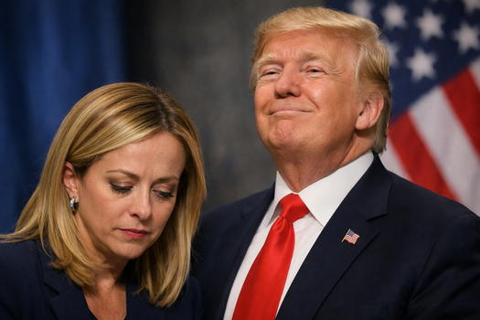 Giorgia Meloni fa marcia indietro e torna dalla parte di Donald Trump