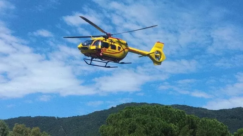 Dramma infinito: bimba di 18 mesi travolta dal tosaerba del papà