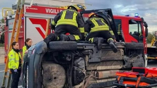 Sinistro stradale fatale, schianto gravissimo: chiuse le strade. Ci sono decessi