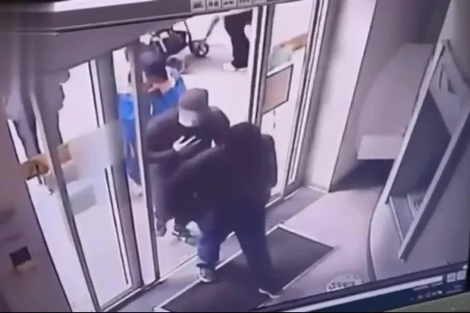 “Sappiamo chi è”. Furto a Napoli, riconosciuto uno dei malviventi