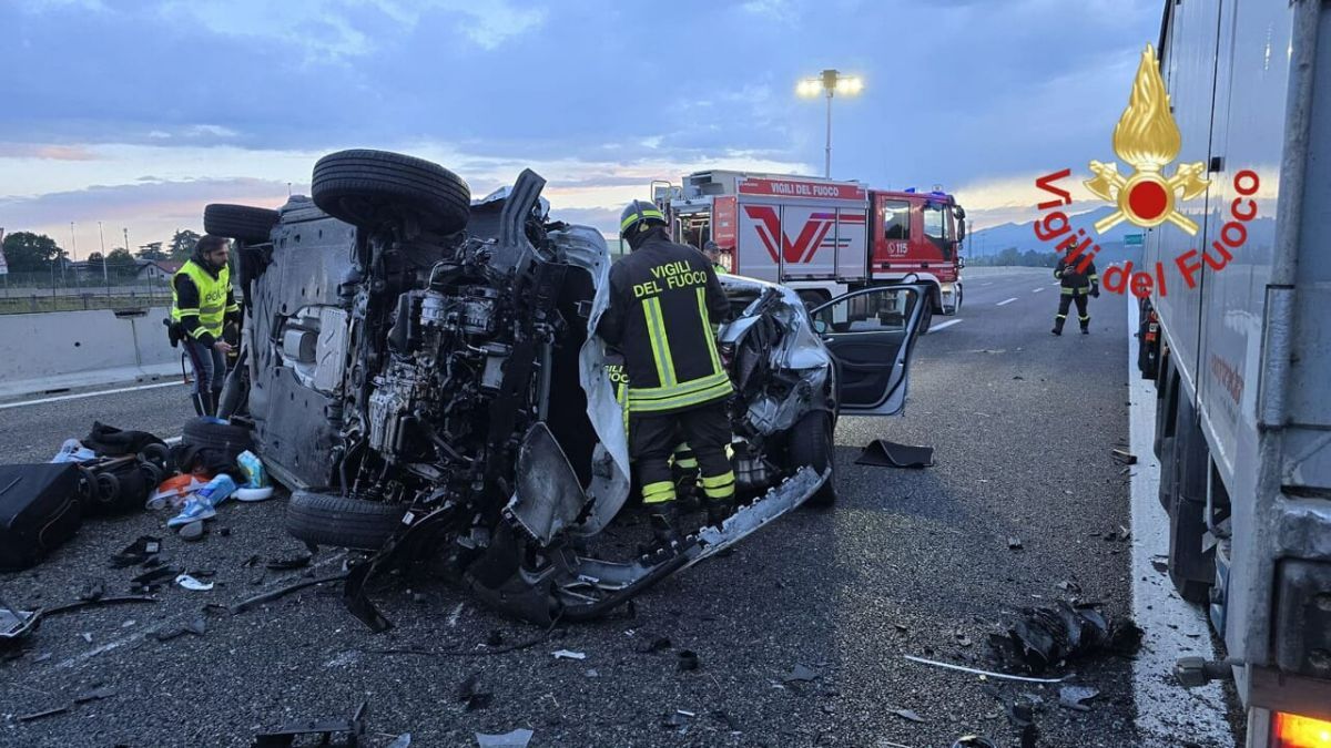 Grave sinistro stradale poco fa: quattro veicoli e diverse persone coinvolte