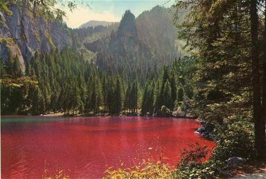 Il lago di Tovel che si tingeva di rosso