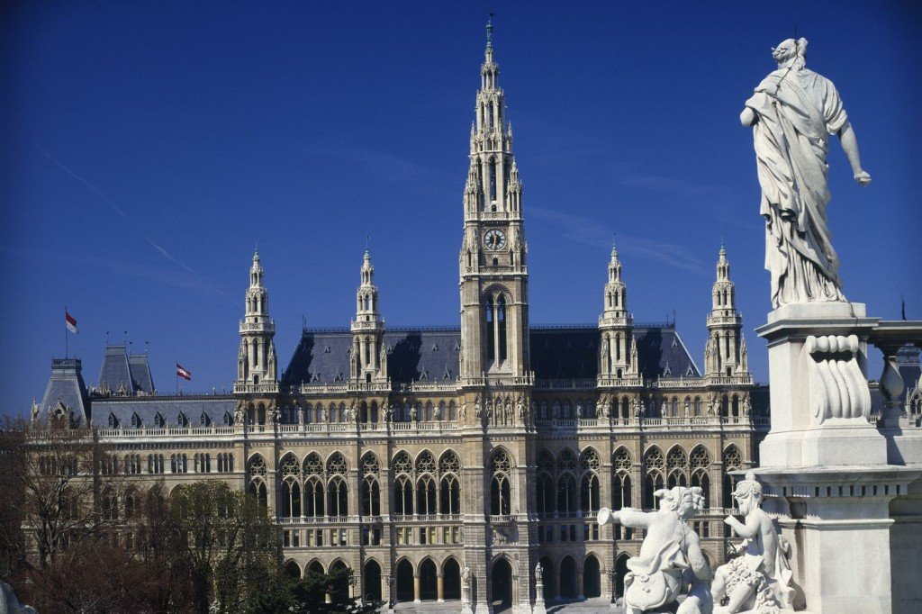 Una bella veduta del Rathaus di Vienna