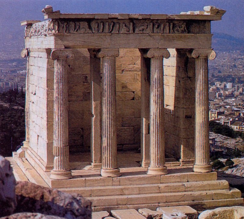 Il Tempio di Atena Nike, edificato per commemorare la vittoria sui persiani
