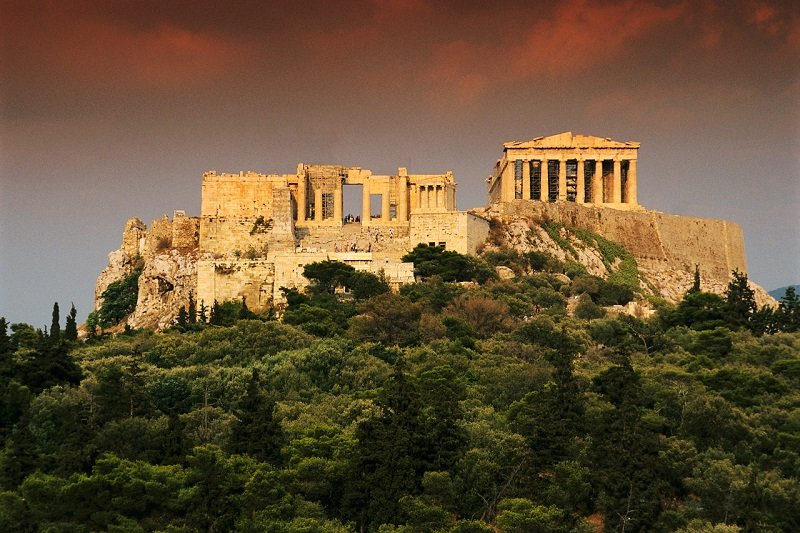 L'Acropoli di Atene si staglia su un meraviglioso cielo autunnale