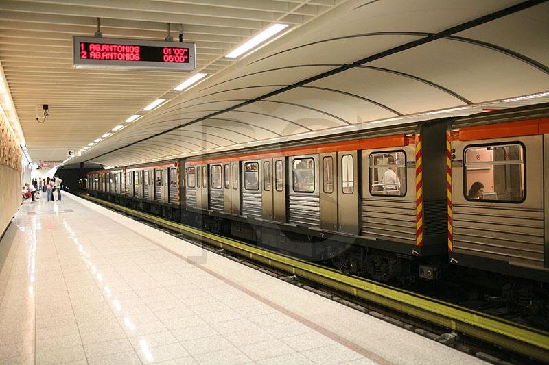 Scorcio della metropolitana di Atene, vista dalle banchine