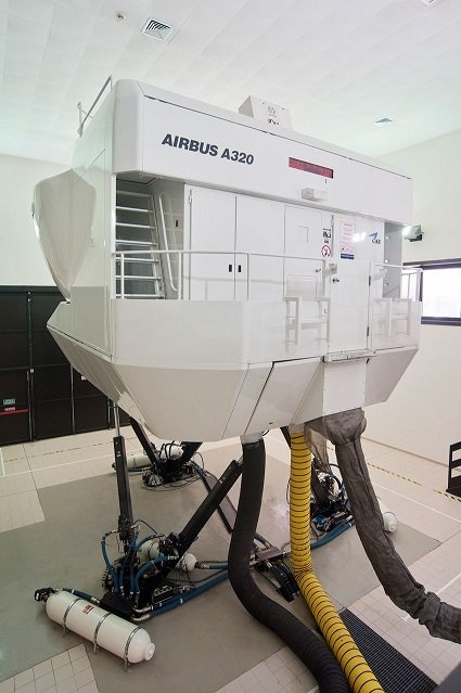 Un simulatore di volo dell'Alitalia Flight Training Center, a Roma
