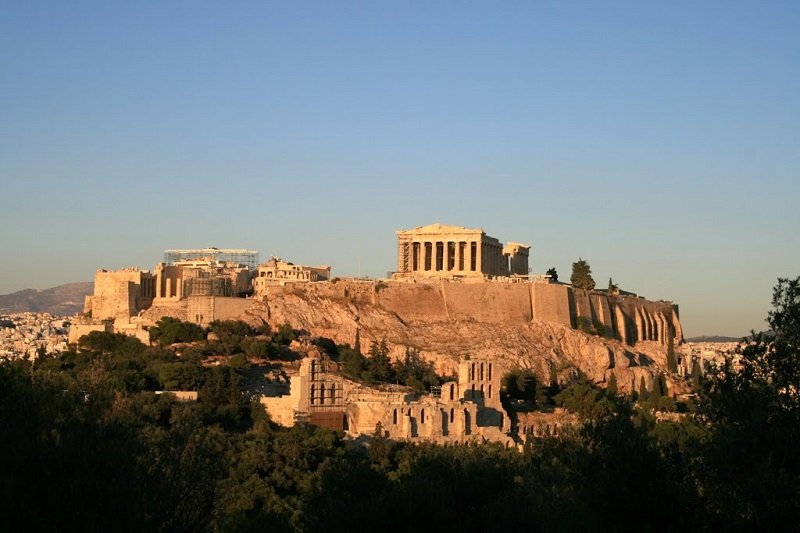 L'Acropoli oggi: dal punto di vista strutturale, solo un triste epigono di ciò che fu in passato