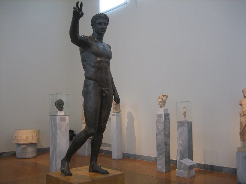 L'Efebo di Anticitera, datato attorno al 340 a.C.