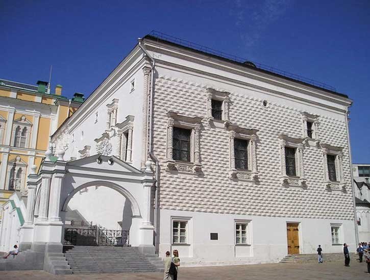 La facciata orientale del Palazzo delle Faccette, con la sua caratteristica bugnatura