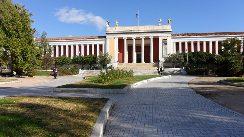 L'ingresso del Museo Nazionale Archeologico di Atene