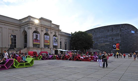 L'eccentrica piazza del Museumquartier