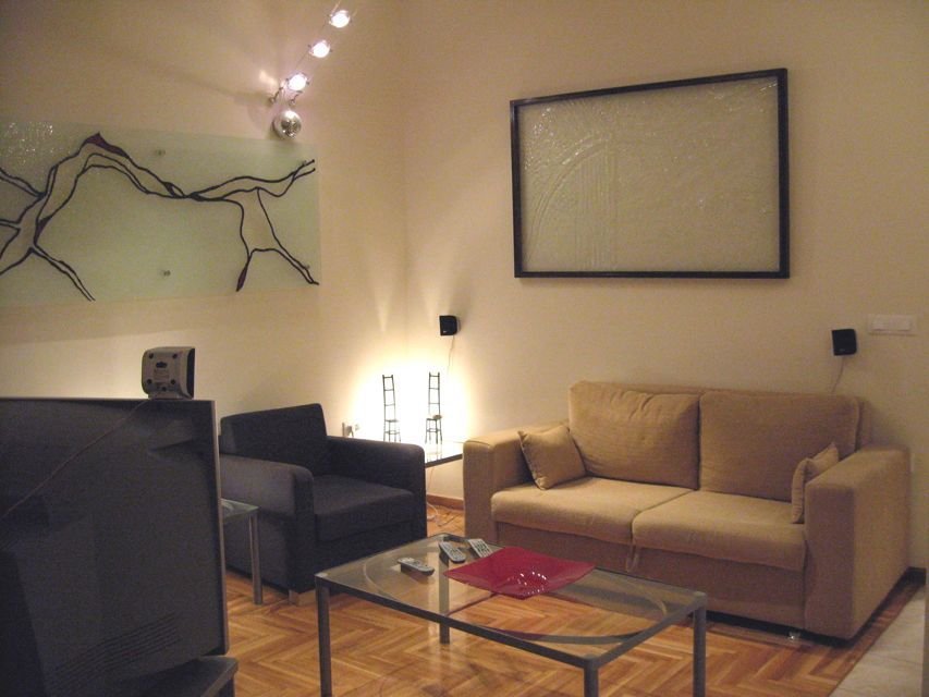 Un normalissimo salotto, in uno dei tanti appartamenti ateniesi: come a casa vostra!