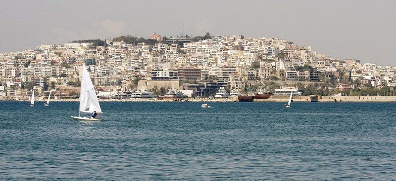 Il porto del Pireo, fondamentale per lo sviluppo dell'economia di Atene, tanto nei tempi antichi quanto ancora oggi