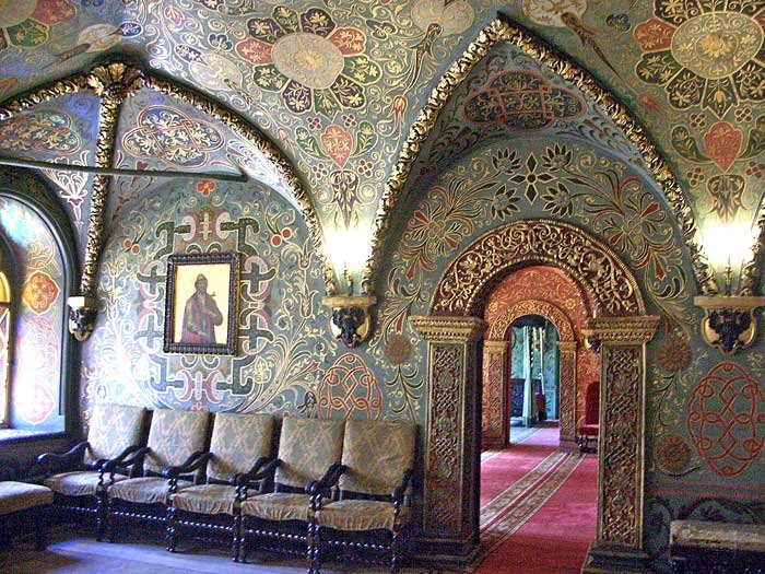 Gli splendidi interni decorati del Palazzo dei Terems