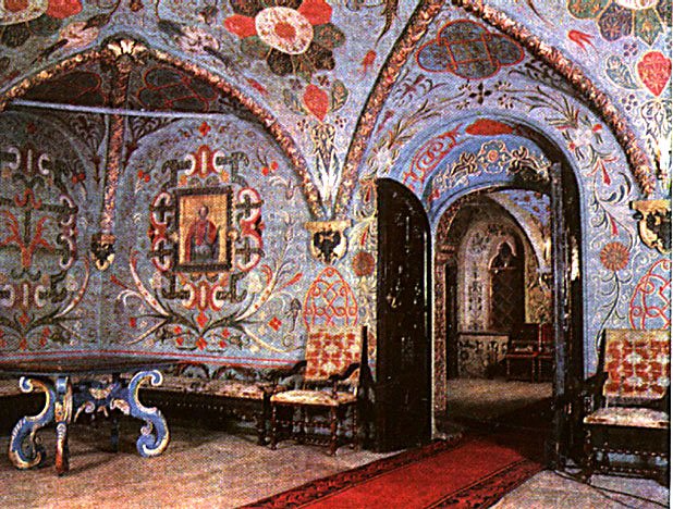 Il passaggio fra due camere all'interno del palazzo, in un continuo e sfavillante tripudio di colori