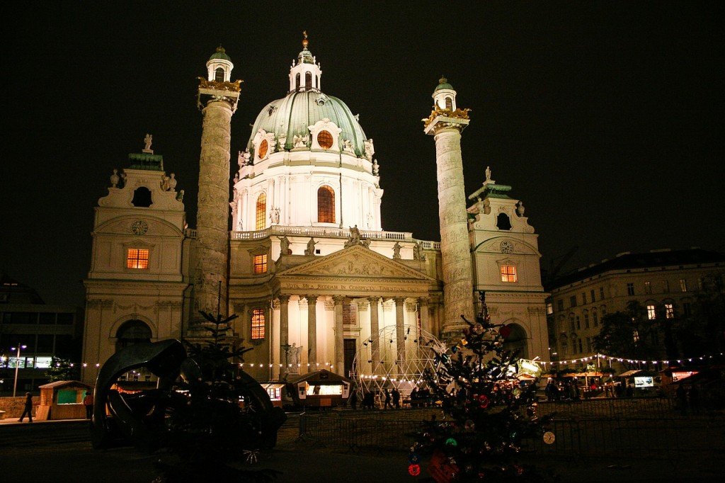 Un delle chiese di Vienna, Karlskirche, by night