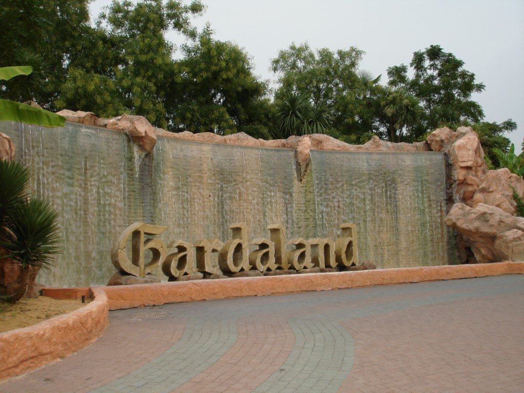 Una fontana presente all'ingresso del parco di Gardaland 