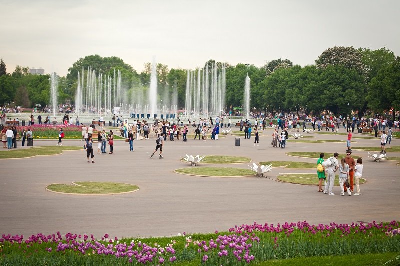 Il Gorkij Park, un parco divertimenti immerso nel verde, vera e propria oasi floreale moscovita