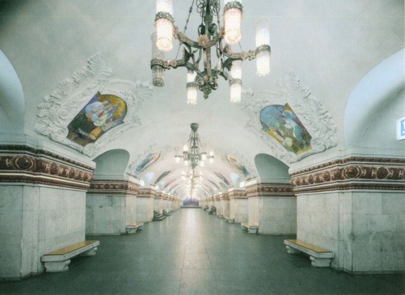 La metropolitana di Mosca non cura solo la funzionalità, ma anche l'estetica, come si può ben notare dai suoi interni