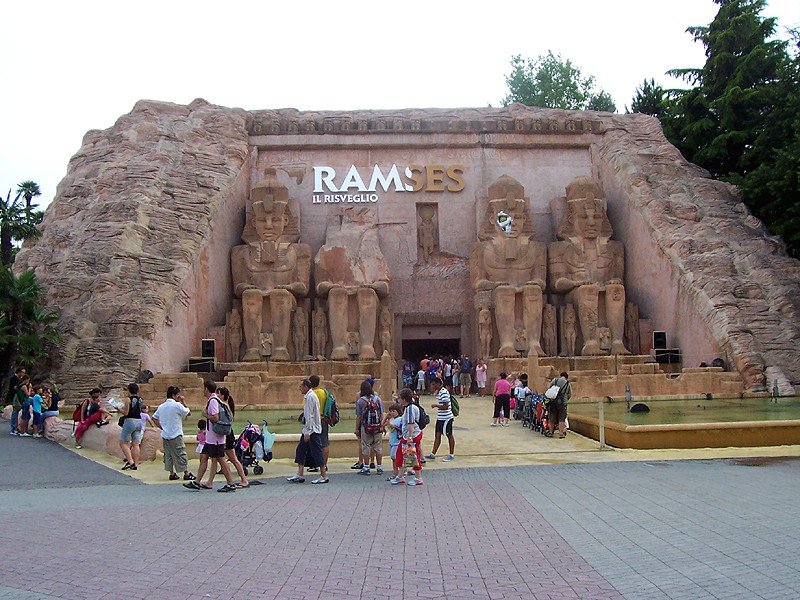 La scenografia egiziana dell'attrazione Ramses: il risveglio