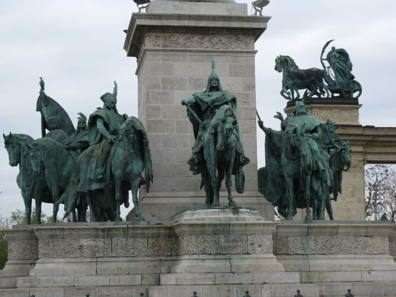 statue-monumento-millenario-budapest