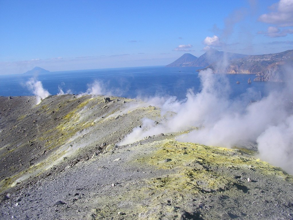 vulcano-cratere