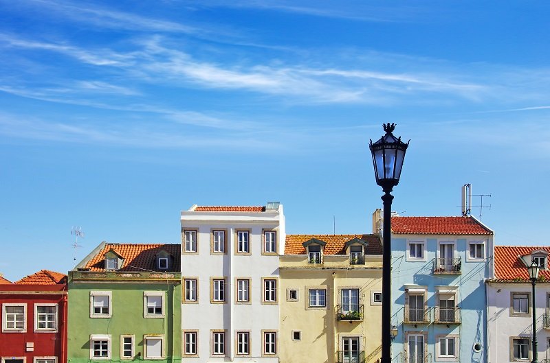 Una panoramica sui coloratissimi appartamenti di Lisbona