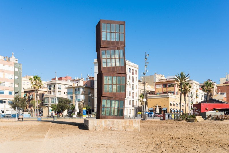L'Homenatge a la Barceloneta. la particolarissima scultura di Rebecca Horn sulla spiaggia di Barceloneta