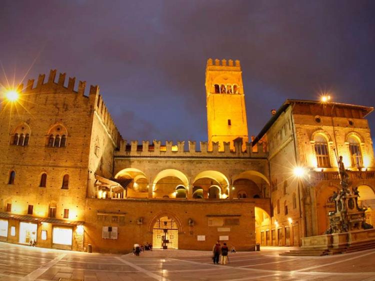 Piazza Maggiore a Bologna Fidelity Viaggi
