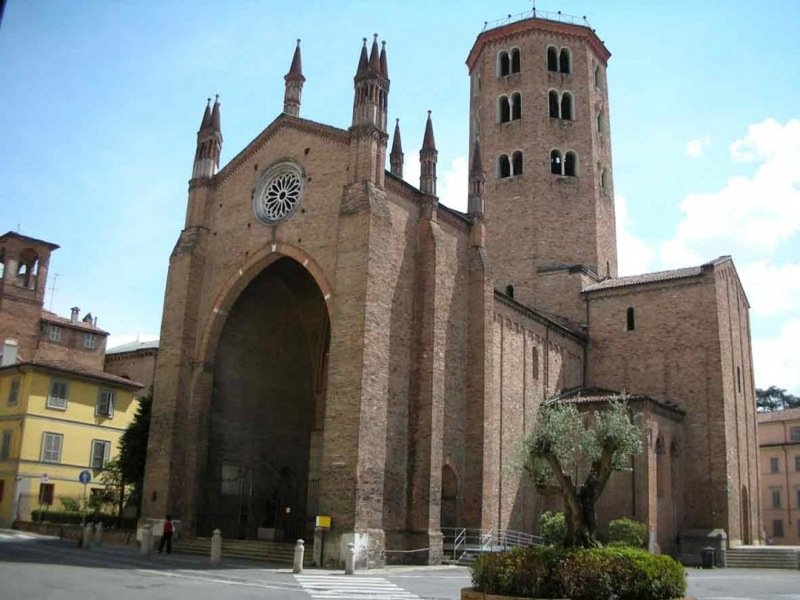 La facciata della Basilica di Sant'Antonino