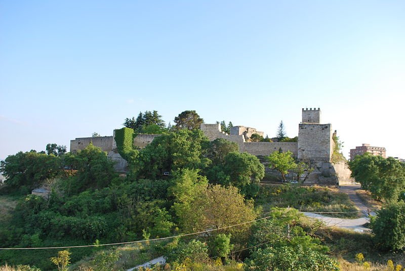 Una veduta esterna del Castello di Lombardia, il più antico e grandioso dell'intera regione siciliana