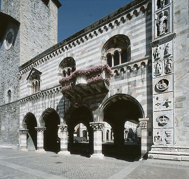 Palazzo-del-broletto