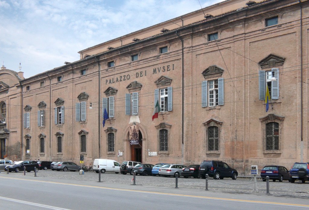 La facciata del Palazzo dei Musei di Modena