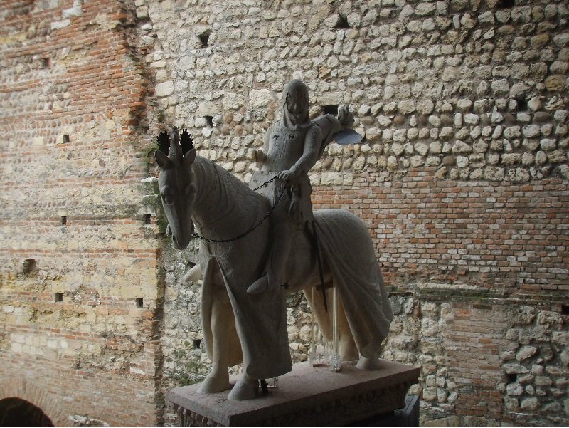 statua-cangrande-della-scala-castelvecchio-verona