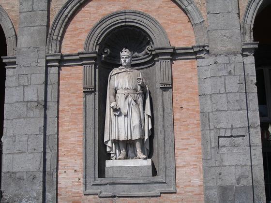 statua-carlo-angio-palazzo-reale-napoli