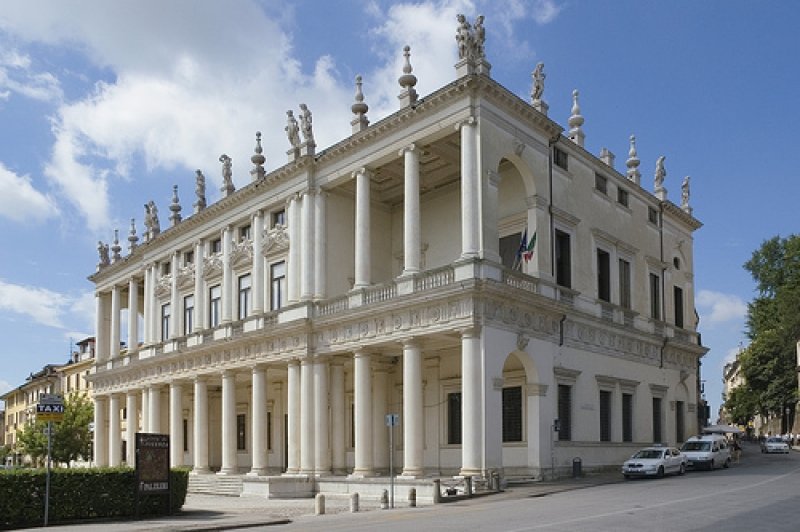 Palazzo Chiericati a Vicenza     Vista prospettica di Palazzo Chiericati a Vicenza