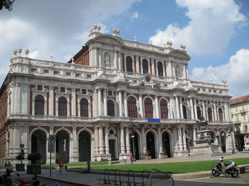 L'altra facciata del Palazzo Carignano