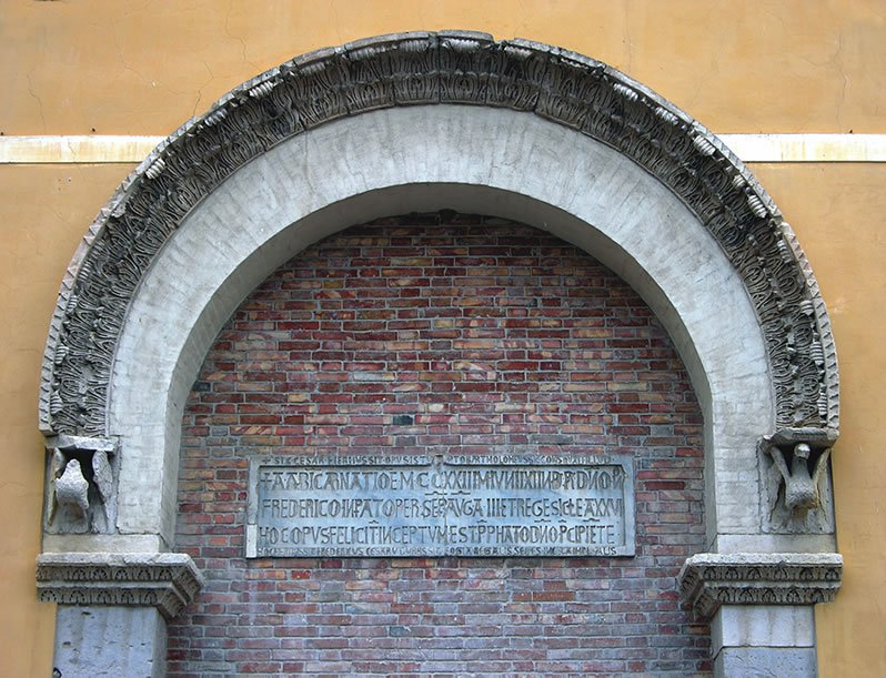 Arco-di-Federico-II