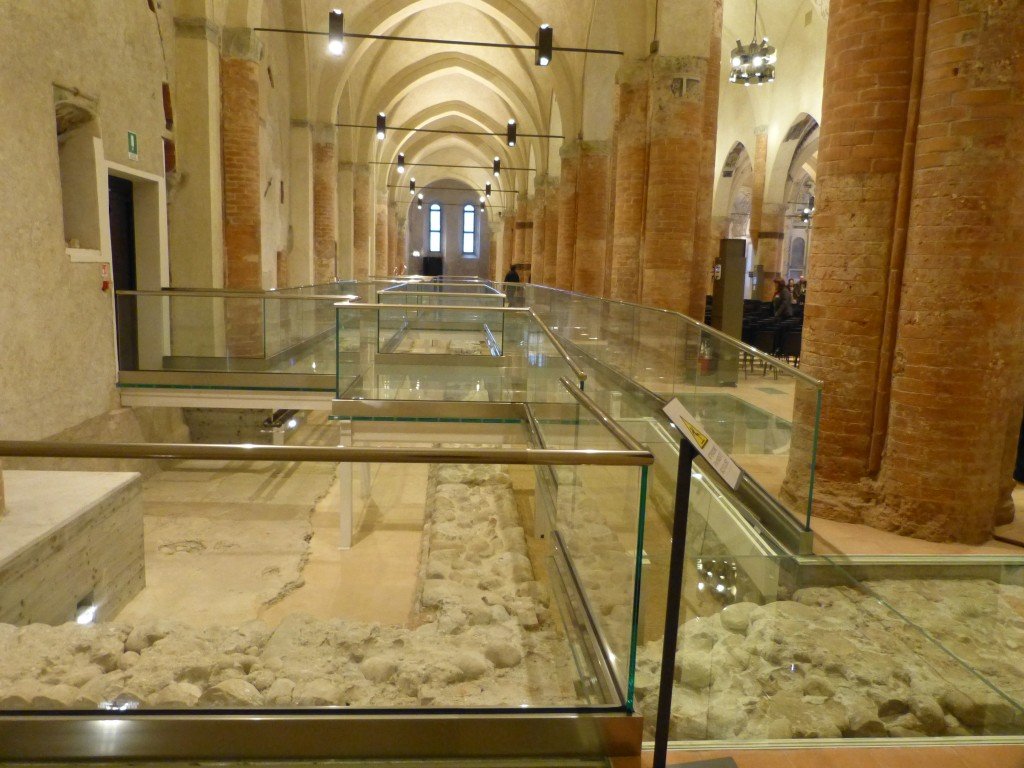 Cuneo_-_Complesso_monumentale_San_Francesco_(Scavi_archeologici)