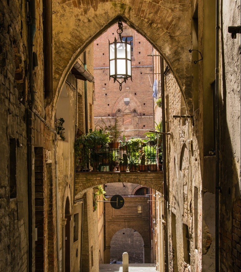 Un vicolo di Siena