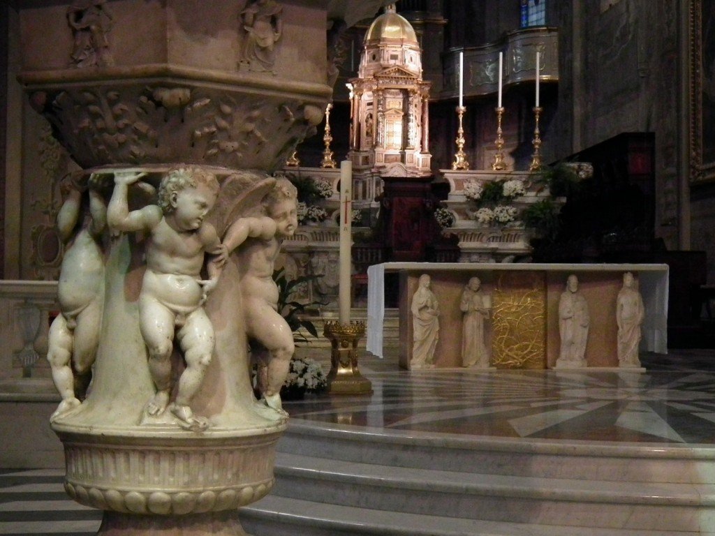 Particolare dell'interno della Cattedrale, lo stile barocco è presente su tutta la sua struttura