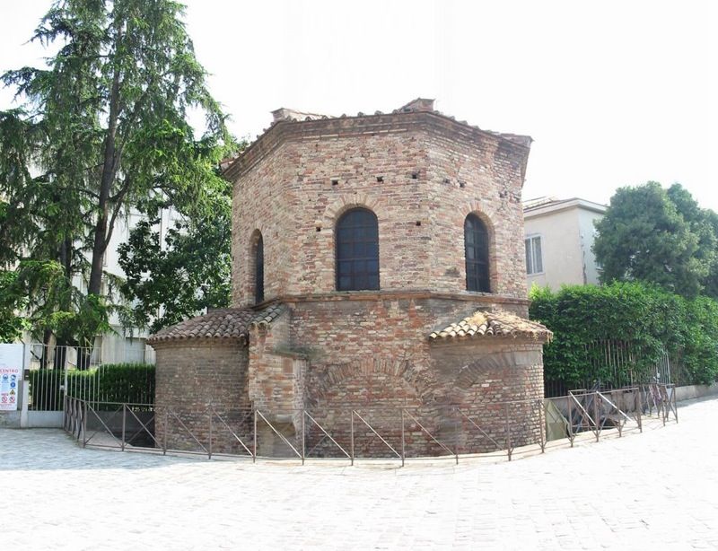 Battistero degli Ariani a Ravenna