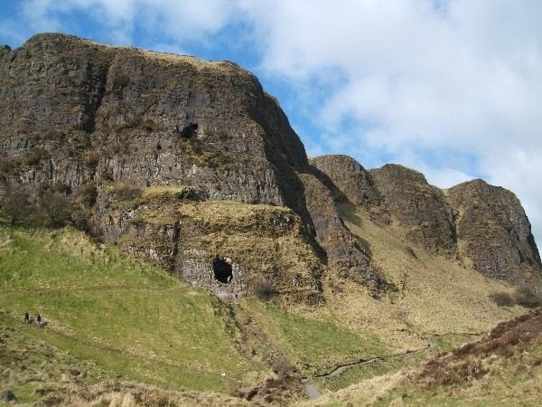 Le caverne di Cavehill, si suppone siano state scavate dall'uomo per l'estrazione del ferro dalla collina