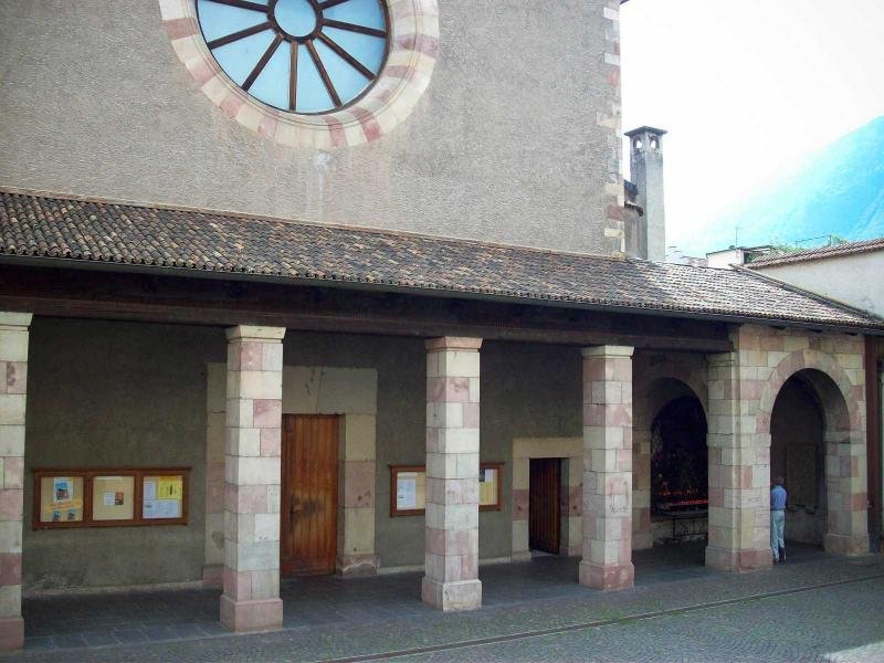 chiesa-francescani-bolzano-ingresso