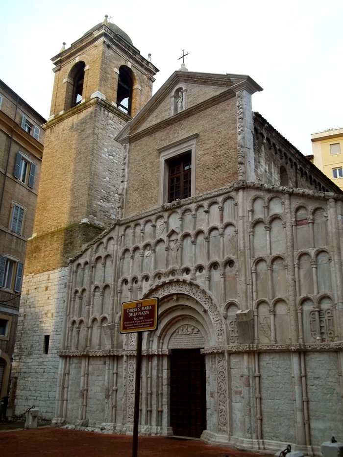 La chiesa di Santa Maria della Piazza