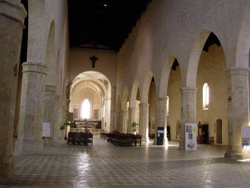 l'aquila-interno-basilica-di-santa-maria-di-collemaggio