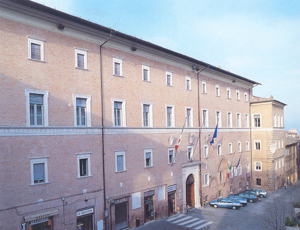 L'attuale facciata del Palazzo del Governo di Macerata