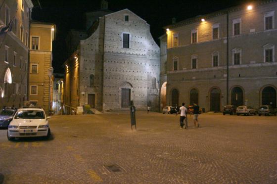 Piazza della Libertà vista di sera