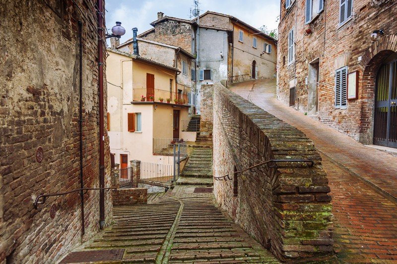 Guida di Pesaro e Urbino